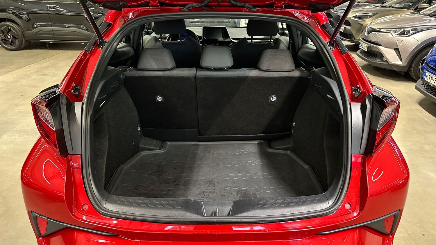 Toyota C-HR vaihtoauto