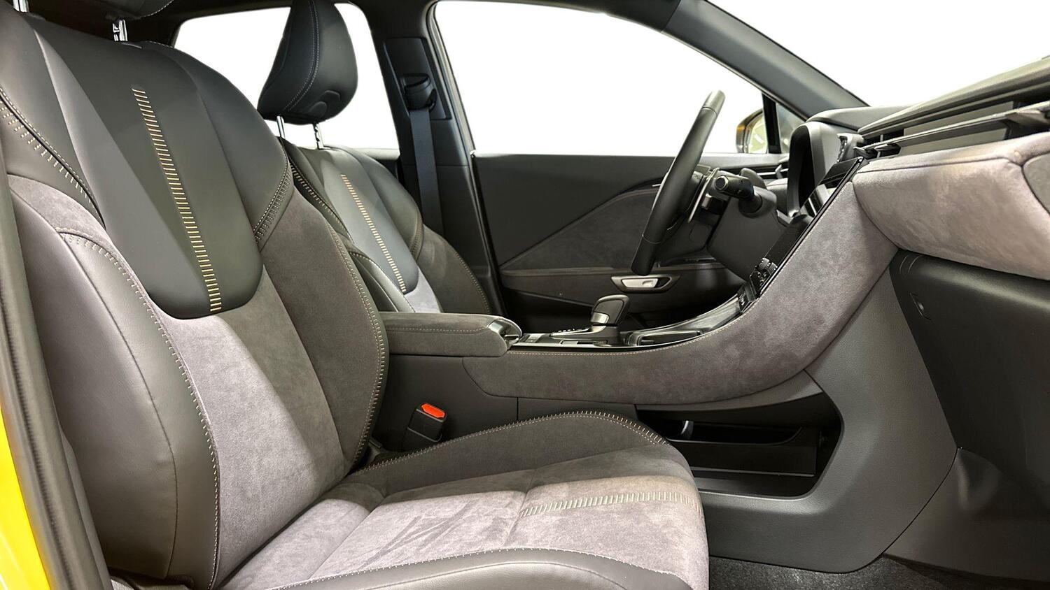 Lexus LBX vaihtoauto