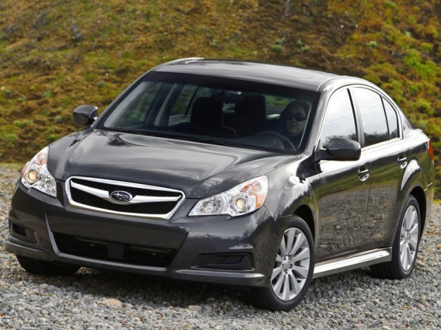 Autoesittely Subaru Legacy 2009-2011