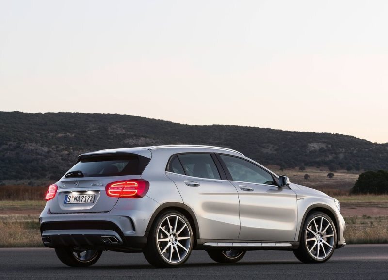 Autoesittely Mercedes-Benz GLA 45 AMG 2014