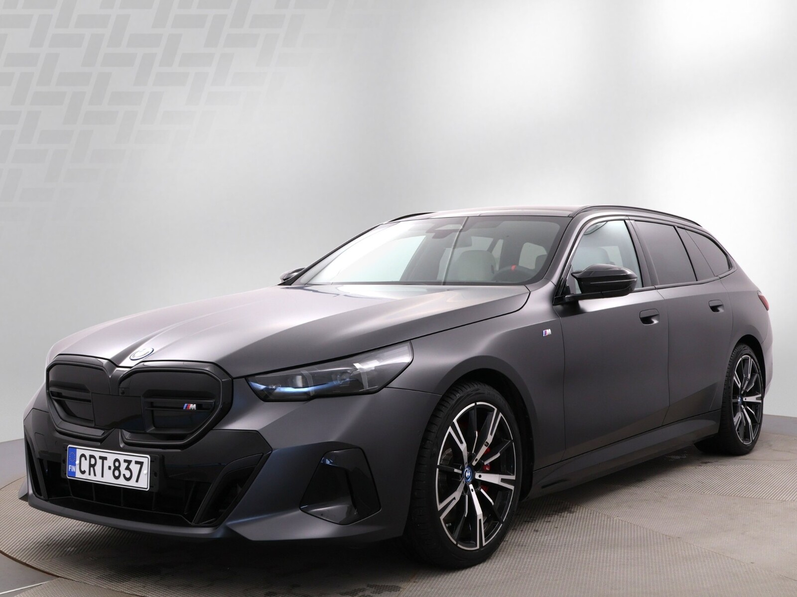 BMW i5 G61 Touring M60 xDrive / Tehdastakuu / Suomiauto / Driving Assistant Plus / HUD / Panoraama / 360°