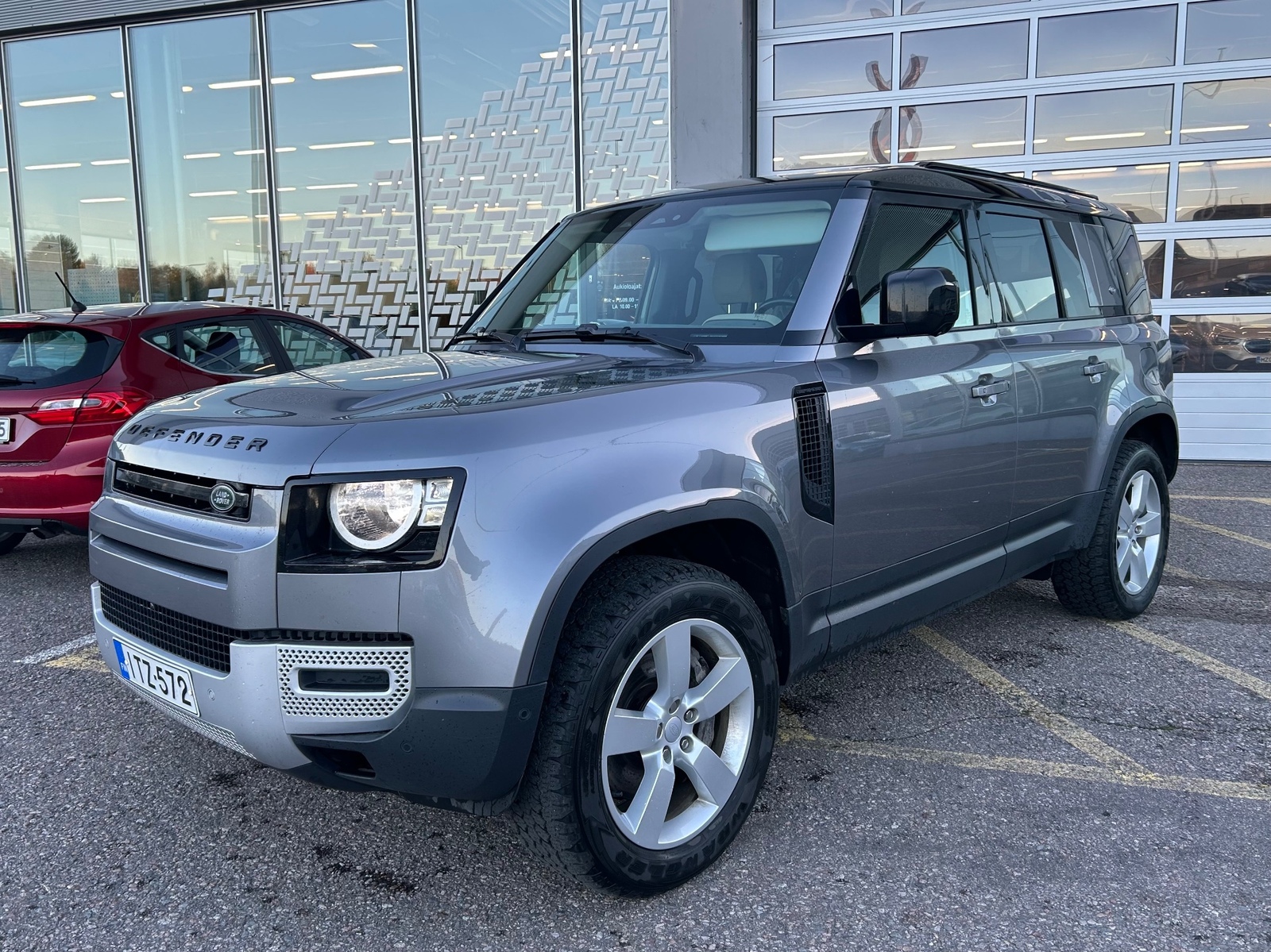 Land Rover Defender 110 P400e Plug-in Hybrid S / Webasto / Nahkaverhoilu / Adapt. Vakkari / Merkkihuollettu / Koukku