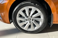 Combi 1.5 TSI 116 Style eTEC DSG Autom. - Korkokampanja 1,99% + kulut! - Automaattivaihteisto nyt veloituksetta | Canton Sound System | Webasto | Vetokoukku | Premium metalliväri Phoenix Orange heti ajoon Skoda Octavia