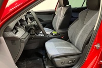1.5 TSI 150 Style eTEC DSG Autom. - Uusi ja ajamaton - Nopeaan toimitukseen / Vetokoukku / Velvet Red Premiumväri / Sähköisesti säädettävät etuistuimet heti ajoon Skoda Octavia