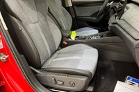 1.5 TSI 150 Style eTEC DSG Autom. - Uusi ja ajamaton - Nopeaan toimitukseen / Vetokoukku / Velvet Red Premiumväri / Sähköisesti säädettävät etuistuimet heti ajoon Skoda Octavia