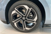 Tourer GTX 4MOTION 75-v Juhlamalli 250 kW, akku 86 kWh heti ajoon Volkswagen ID.7