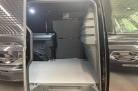 Cargo Cargo Limited Edition 150kW PRO Business 77 kWh *Korkotarjous 1,49%+kulut tähän autoon* heti ajoon Volkswagen ID. Buzz