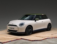 uusi Mini Hatchback