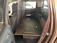 Nissan Navara vaihtoauto