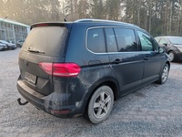 Volkswagen Touran vaihtoauto