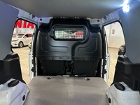 Ford Transit Courier vaihtoauto