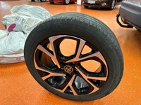 Toyota C-HR vaihtoauto