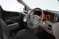 Nissan Elgrand vaihtoauto