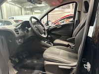 Ford Transit Courier vaihtoauto