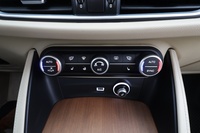 Alfa Romeo Stelvio vaihtoauto