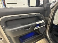 Land Rover Defender vaihtoauto