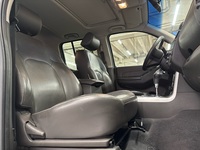 Nissan Navara vaihtoauto