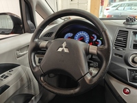 Mitsubishi Grandis vaihtoauto