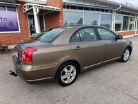 Toyota Avensis vaihtoauto