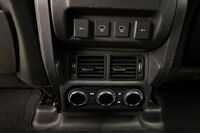 Land Rover Defender vaihtoauto