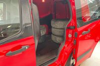 Ford Transit Courier vaihtoauto