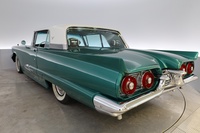 Ford USA Thunderbird vaihtoauto