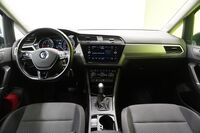 Volkswagen Touran vaihtoauto