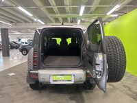 Land Rover Defender vaihtoauto