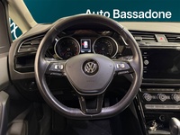 Volkswagen Touran vaihtoauto