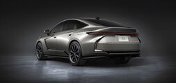 uusi Lexus ES