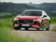 Koeajo: Mazda 6e – Näyttävä sähköauto kohtuuhintaan ja asiallisella toimintamatkalla