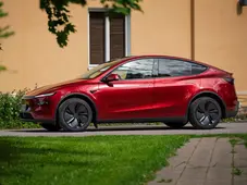 Koeajo: Tesla Model Y RWD tuo mallistoon edullisemman virtapihin perheauton