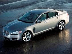 Autoesittely Jaguar XF 2008-2012