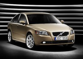 Autoesittely Volvo S40 2008