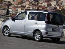 Autoesittely Toyota Yaris Verso (1999-2005)
