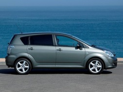 Autoesittely Toyota Corolla Verso 2009