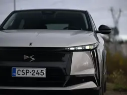 Koeajo: DS N°8 sähköauto tekee vaikutuksen