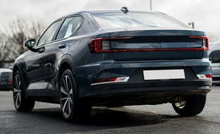 Suomalaisten suosimat 30 000 euron sähköautot – näitä ostetaan nyt eniten