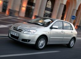 Autoesittely Toyota Corolla 2001-2006