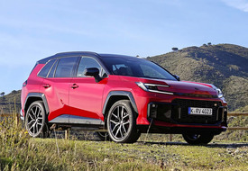 Koeajo: Toyota RAV4 lataushybridi tarjoaa reilusti toimintamatkaa