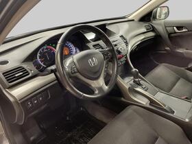 Honda Accord vaihtoauto