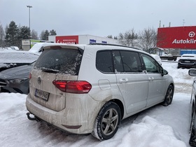 Volkswagen Touran vaihtoauto