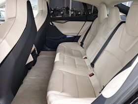 Tesla Model S vaihtoauto