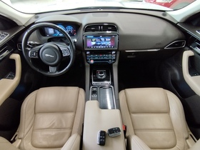 Jaguar F-PACE vaihtoauto