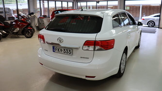 Toyota Avensis vaihtoauto