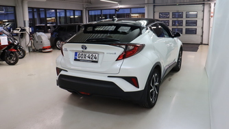 Toyota C-HR vaihtoauto