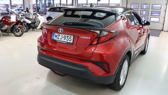 Toyota C-HR vaihtoauto