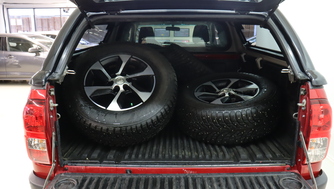 Toyota Hilux vaihtoauto