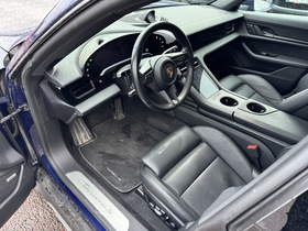 Porsche Taycan vaihtoauto