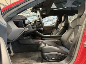 Porsche Taycan vaihtoauto